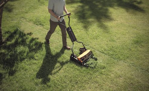 Fiskars StaySharp Max Reel Lawn Mower – 46cm Contactless Cutting, Black/Orange