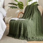 Amélie Home Knit Throw Blanket Chunky Soft Fluffy Knit Throw Blankets Textured Mulberry Throw Blanket with Handmade Tassels Woven Luxury Farmhouse Throw for Couch Bed, Dark Green, 50x60