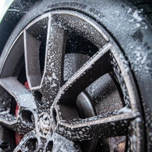 Meguiar's Ultimate All Wheel Cleaner Iron Remover, 709ml – Color Changing