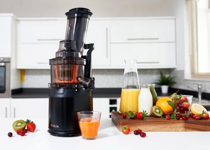 Fridja f1900 Cold Press Juicer – Slow Masticating Juice Extractor