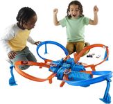 Hot Wheels Track Set with 1:64 Scale Toy Car, 4 Intersections for Crashing, Powered by a Motorized Booster, Criss-Cross Crash Track