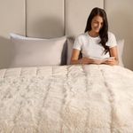 Sienna Fluffy Weighted Blanket Adult, Shaggy Soft Sleep Therapy Anxiety Relief Blanket Fluffy Fleece Sensory Adults Weighted Blanket - Cream, 150 x 200cm - 8kg