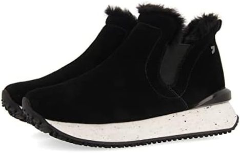 Sneakers N