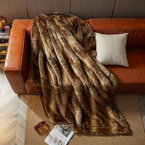 HOMFINE Luxueuse Plaid Fausse Fourrure - Haute Qualité Couverture Fausse Fourrure Plaid Imitation Fourrure, Chaude, Confortable, pour lit, canapé, décoration d'intérieur, 130x150cm, Brun