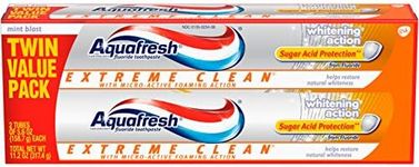 Aquafresh Extreme Clean Whitening Action Twin Pack Toothpaste, 5.6 Ounce