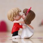 eCraftIndia Romantic Kissing Couple Statue Decorative Showpiece - Valentine Gift for Girlfriend, Boyfriend, Husband, Wife, Him, Her (Polyresin, Multicolor)