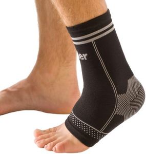 Mueller Sport Care 4-Way Stretch Ankle Support Braces size small/medium