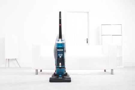 Hoover Breeze EVO Upright Vacuum Cleaner – Lightweight Bagless