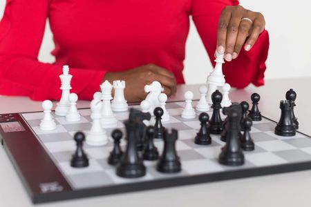 DGT Centaur Chess Computer – Adaptive Electronic Chess Board