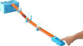 Hot Wheels Track Set with 1 Hot Wheels Car, Ice-Themed Track Building Set with 10 Track Pieces in a Modular and Stackable Storage Box, HKX40