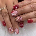 Vatocu Christmas False Nails Short Red Nude Fake Nails Elk Snowflakes Press on Nails Xmas Lines Acrylic Stick on Nails for Women and Girls（24pcs）