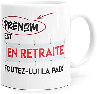 Mug Personnalisable Retraite Humour Prénom Tasse Message Drôle Personnalisé. Idée Cadeau Original Départ Retraite Pot Mutation Bureau Travail pour Retraité Ami Homme Femme Anniversaire Noël Fête.