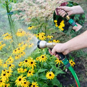 Navaris High Pressure Garden Hose Nozzle – 8-Way Metal Spray Gun for Lawn, Car, Plants