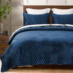 Exclusivo Mezcla Super Plush Velvet Quilts Queen Size with Pillow Shams, Luxury Soft Reversible 3 Piece Bedspreads Coverlet Comforter Set for All Seasons, Lightweight and Warm, Navy Blue