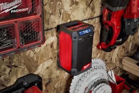 Milwaukee M12 Jobsite Radio – Portable Cordless Bluetooth Speaker