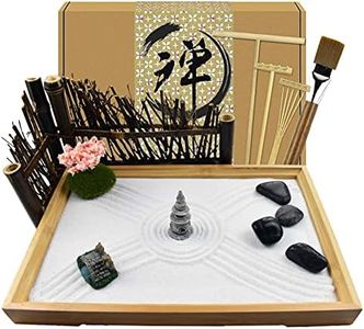 Artcome Jardin de sable zen japonais pour bureau avec râteau, support, rochers et mini articles d'ameublement - Accessoires de table de bureau, mini kit de jardin zen sable - Cadeaux de méditation
