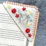 HNQCPCVU Personalized Hand Embroidered Corner Bookmark, Bookmarks for Women, Personalized Bookmark for Books, Cute Flower Book Mark, Hand Stitch Gift for Women for Book Lovers (M, White)