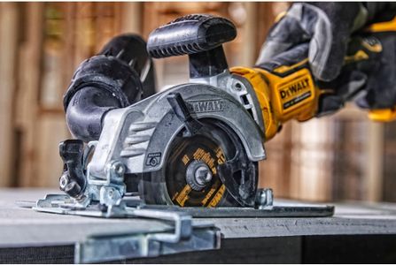 DEWALT 18V XR Compact Circular Saw – Cordless Power Tool