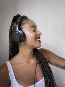 Pioneer DJ HDJ-CUE1 On-Ear Headphones – Lightweight DJ Monitoring