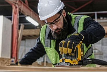DEWALT 18V XR Cordless Palm Sander – Compact Power Tool