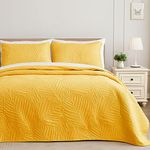 Exclusivo Mezcla Twin Quilt Bedding Set, Lightweight Yellow Quilts Twin Size for All Seasons, Soft Microfiber Bedspreads Coverlets Bed Cover with Leaf Pattern, 2 Piece