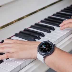 Samsung Galaxy Watch4 Classic 46mm LTE Smartwatch – Black