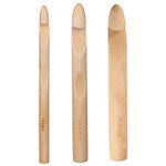 BLMHTWO 3PCS Wooden Crochet Hooks, Natural Bamboo Crochet Needle Big Crochet Hook Set Ergonomic Handle Knitting Crochet Needle Set for Beginner Thick Fabric Chunky Yarn Craft (25/20/15mm)