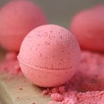 The Shower Box Organic STRAWBERRY Bath Bomb Purely Handmade for Women Men Unisex Kids (Pack of 1,120 Gram)