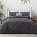 Exclusivo Mezcla Quilt Set California King Size, Soft Modern Striped Grey Cal King Quilt Bedding Set for All Seasons, Lightweight Quilt Bedspread Coverlet Set (1 Quilt, 2 Pillow Shams)