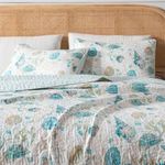 Great Bay Home Full/Queen Coastal Quilt Bedding Set, Summer Coastal Quilt with Shams, Beach 3-Piece Reversible All Season Bedspread Quilt Set. Lightweight Nautical Quilted Coverlet. Blue/Taupe