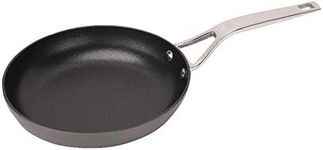 Swiss Diamond 8.6 Inch Hard Anodized Induction, Nonstick Frying Pan – Aluminum Cooking/Sauté Pan, Evenly Distributes Heat – Oven- & Dishwasher-Safe Skillet (22 cm)