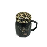 Neomag European Ceramic Mug – 450ml, Leak-Proof Lid, Geometric Design, Ideal for Hot Drinks | Exquisite Coffee Cup & Mug for a Luxurious Experience (Black/Gold)