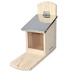 Navaris Squirrel Feeder for Outdoors - Pine Wood House with Metal Roof for Squirrels - Durable Feeding Station for the Garden, Backyard