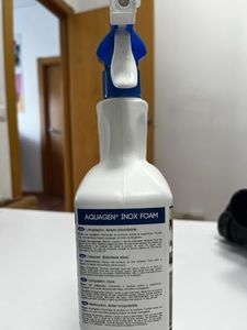 Sucitesa Inox Foam limpiador especial para acero inoxidable. Elimina la suciedad y huellas. Protege y restaura el brillo. 1 litro en botella con aerosol