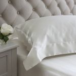 Jasmine Silk 100% 19 Momme Charmeuse Silk Pillowcase for Hair and Skin Oxford Style 50 cm x 75 cm + 7cm Border Envelope Closure RRP £45 (Ivory)