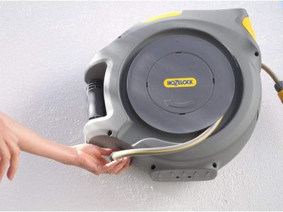 Hozelock Auto Reel 30m Wall-Mounted Hose Reel – Auto-Rewind, Nozzle & Fittings Included