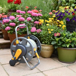 Hozelock Compact Hose Reel 25m – Integrated Handle, Fittings & Nozzle