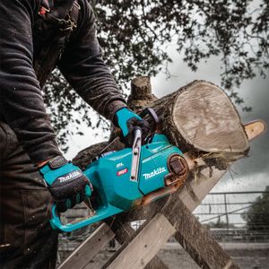 Makita 40V XGT 16" Cordless Chainsaw – Lightweight Electric Saw