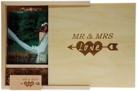 LXSINO Wood USB Flash Drive con design Mr & Mrs inciso al laser - 32 GB Wood USB 2.0 Memory Stick Drive con scatola in legno con fotografia (170 * 170 * 35mm) per Bride, Groom (Maple)