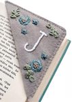 MOTEERLLU Personalized Hand Embroidered Corner Bookmark,Felt Triangle Page Stitched Handmade Bookmark,Unique Cute Flower Letter Embroidery Bookmarks Accessories for Book Lovers