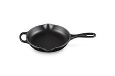 LE CREUSET Signature Enamelled Cast Iron Skillet Frying Pan with Helper Handle and Two Pouring Lips, 20 cm, Matte Black, 20182200000422