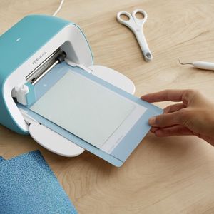 Cricut Joy Gift Bundle – Compact Cutting Machine with Accessories