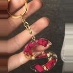 Handmade Resin Key Chain For Girls And Boys Keychain For Car And Bikes Resin S Letter Resin Keychain (Rose Petals), Bronze