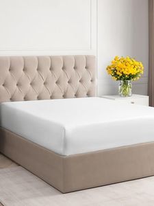 Queen Size Fitted Bed Sheet - Hotel Luxury Single Fitted Sheet Only - Fits Mattress Up to 16 - Extra Soft, Wrinkle Free, Breathable, and Cooling - Bottom Fitted Sheet - White Single Fitted Sheet Only