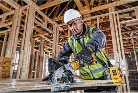 DEWALT 18V XR Compact Circular Saw – Cordless Power Tool