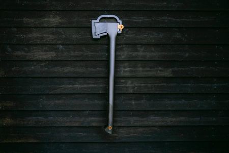 Fiskars Splitting Axe – Black/Orange, Heavy-Duty Wood Chopper