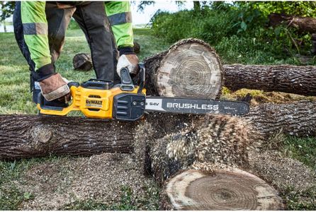 DEWALT 54V Cordless Chainsaw, 50cm Bar – Powerful Electric Saw