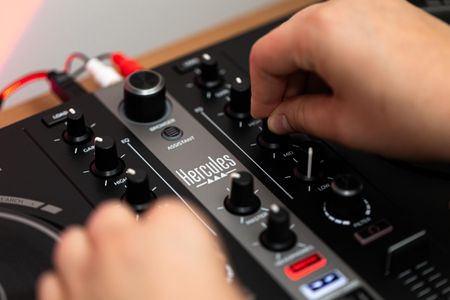 Hercules DJ Essentials Kit – Complete Beginner DJ Controller Set