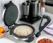 Hilton Electric Roti Maker Cooking Pan (Multi-Utility) With Stainless Steel Lid Portable Quick And Fast.Complete Roti/Chapati/Kharkra at home 950 watt.