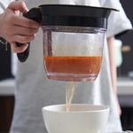 DDMMQS 33 oz Gravy Grease Separator, Graduated Grease Separator with Non-Slip Handle Measuring Cup and Bottom Release, BPA-Free, Multi-Purpose Grease FilterSoup Residue Oil Filter Cups